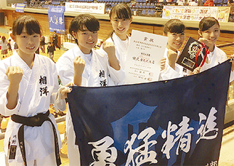 （写真は左から）川野さん、大塚さん、山本さん、藤田さん、川村さん