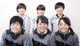 後列左から時計回りで石塚さん、小林さん、西浦さん、納屋さん、野村さん、遠藤さん
