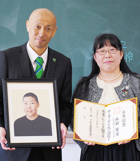賢司君が目標にしていた久光選手（左）と母・千波さん