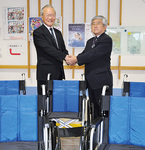 内藤理事長（右）と小野会長