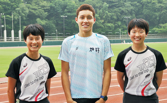 左から高島、クレイ、川崎の３選手