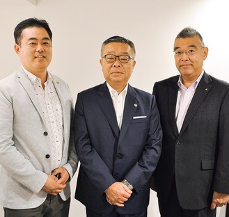 神奈川県宅建協会の副会長に就任した高杉氏（中央）と藤井氏（左）、鈴木氏