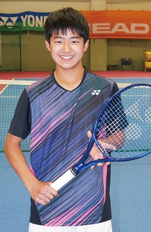 優勝した高橋光さん＝神奈中テニススクール