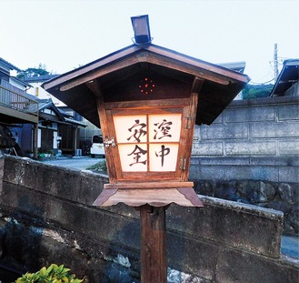 田島地区の大山灯籠（写真提供・同会）