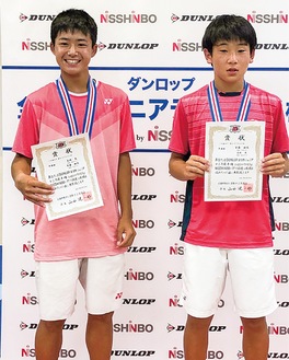 準優勝した安藤さん（右）と高橋さん