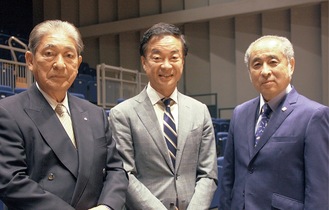 （左から）大野会長、松沢前知事、瀬戸事務局長