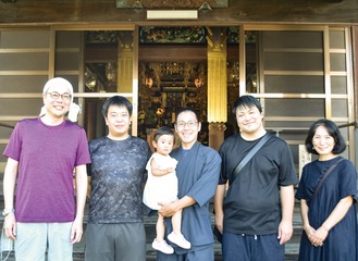 ５回を終えて、左から井手さん、神永さん、小林さん親子、プロジェクトメンバーの石塚勝巳さん、渡邉ちい子さん
