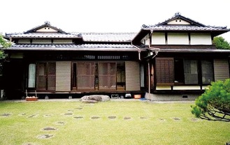 国登録有形文化財の豊島邸の母屋