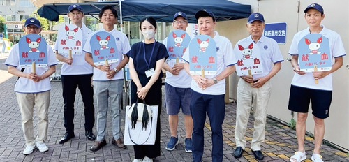 呼び掛けを行ったメンバーら