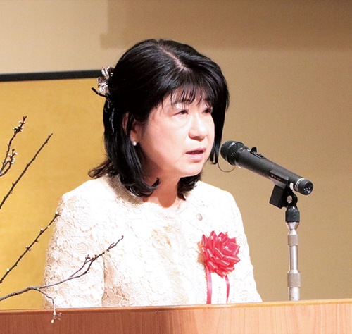 挨拶する田村支部長