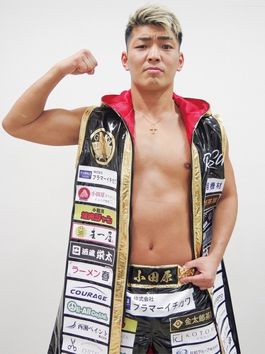 「小田原」の刺繍入りパンツで戦うよーでぃー選手