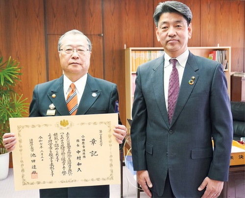 中村団長（左）と加藤市長