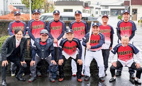 結成したＲＯＯＫＩＥＳ＝提供