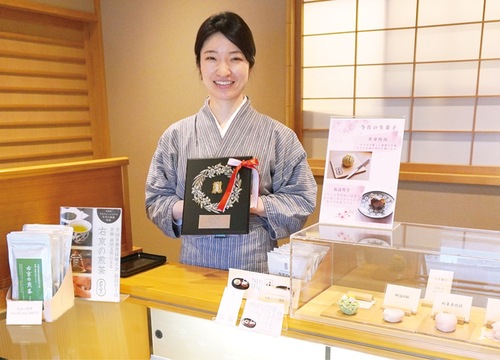 四季料理・和菓子右京の鈴木里沙さん