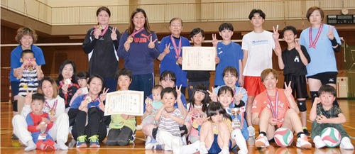 豊川のメンバーら