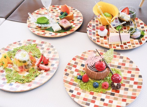 華やかな寄木プレートで提供