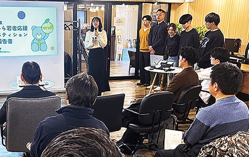 実施報告会の様子（昨年度）