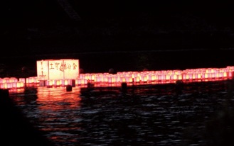 灯籠流しの様子