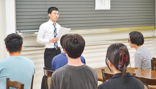 就職体験を語る佐藤さん