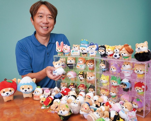 ご当地シリーズを紹介する田村代表