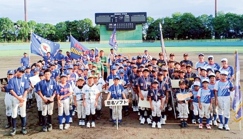 大会に参加した選手ら（提供）