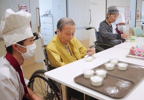 ジェラートを囲んで交流を育んだ