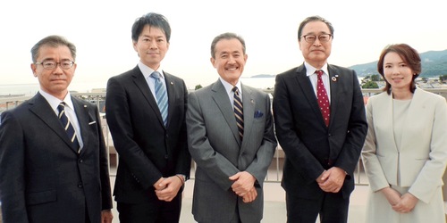 選任された（左から）西島副会頭、原副会頭、鈴木会頭、遠藤副会頭、秋元副会頭＝提供