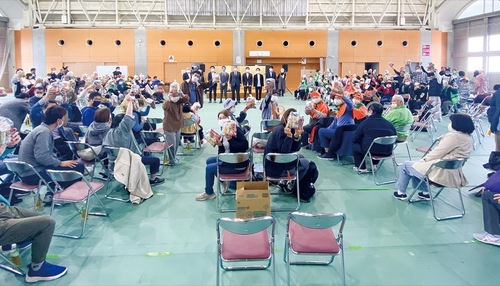 おたのしみ会の様子＝主催者提供