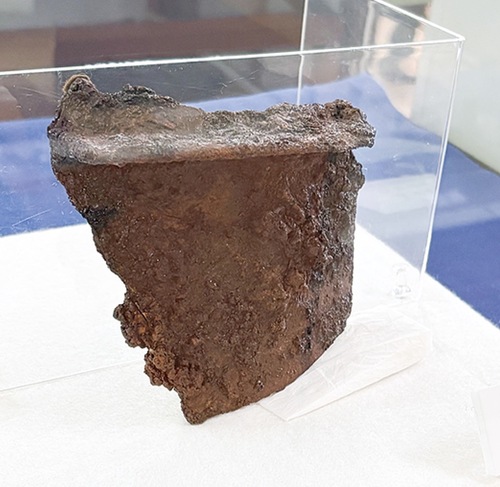 県内初出土の「鉄製羽釜」