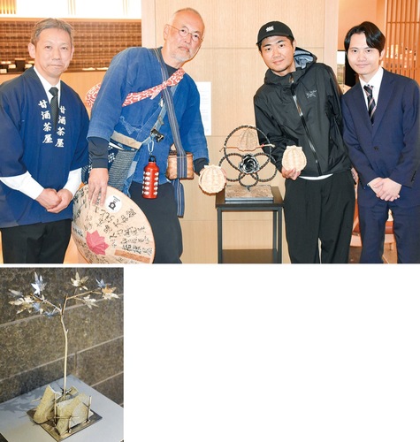 足半を使った作品を囲む竹内さん（中央右）らと、本小松石を使った作品（写真下）