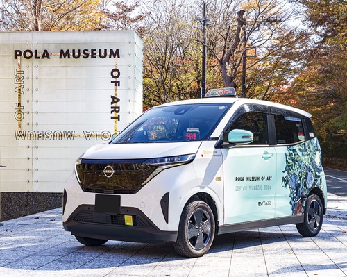 ゴッホの絵画がデザインされたＥＶタクシー（ポーラ美術館提供）