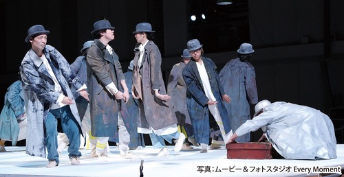 ▲2025年3月28日〜30日に全４回公演として上演した「劇場留学〜『モモ』と時間の旅〜」のひとコマ。公募出演者とプロのアーティストが熱演。これまでにない演劇制作として各方面から注目を集め、評価をいただきました。