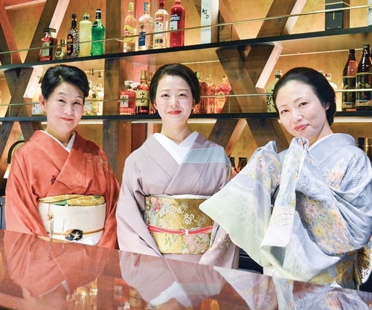 「芸者カフェバーはな」の芸者衆