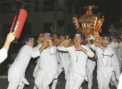 神輿で和を一緒に