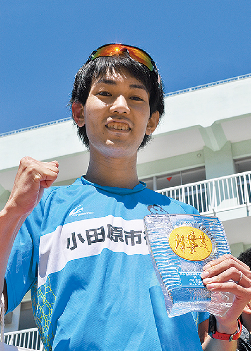 市役所の樽木さん10Kmを４連覇 (写真1)