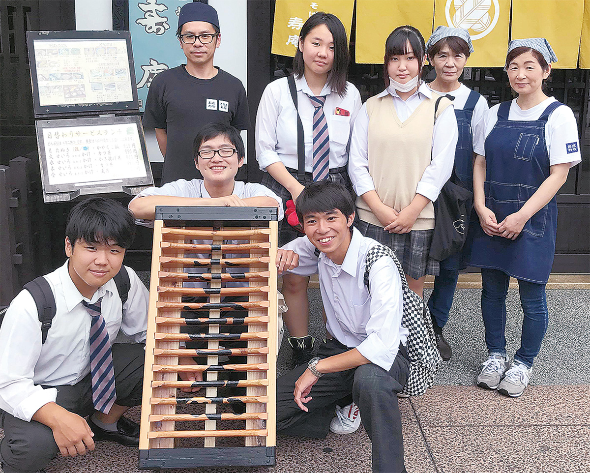 提灯ベンチが繋いだ縁 藤沢工科生が制作 | 小田原・箱根・湯河原・真鶴 