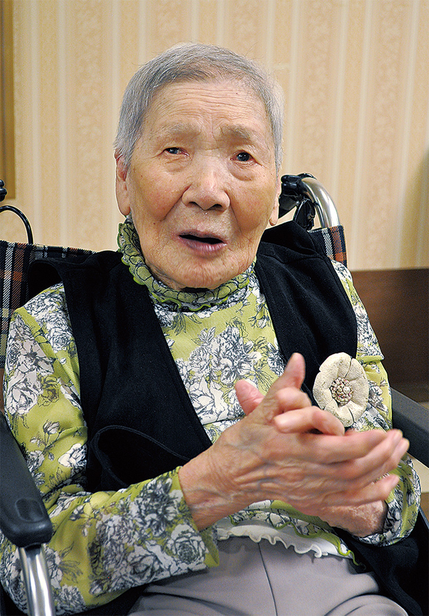 大好きな歌を披露する佐藤さん