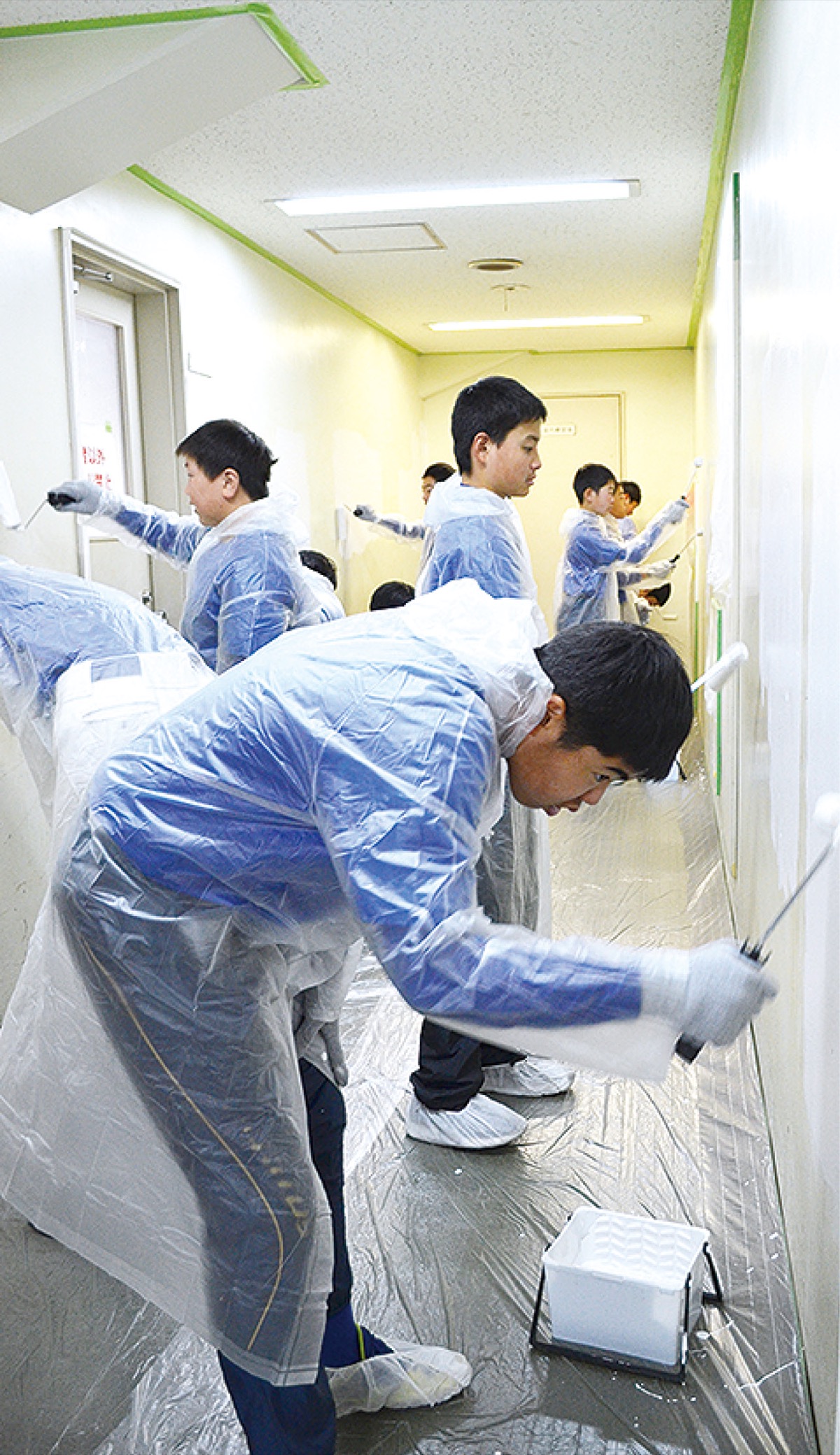 黙々と作業する選手たち