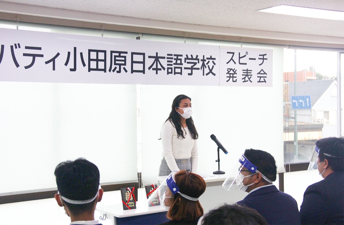 International students speak fluent Japanese at a speech contest