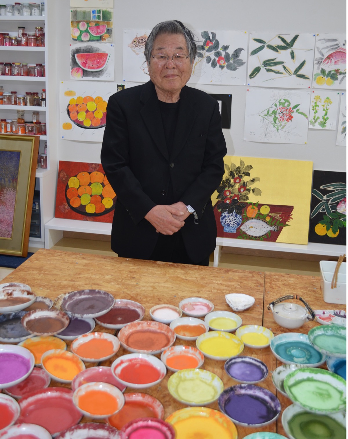 A Japanese painter was awarded Chevalier from the Government of France