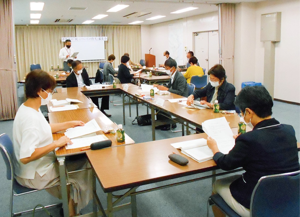 中学生 税の作文 を審査 小田原足柄納税貯蓄組合 小田原 箱根 湯河原 真鶴 タウンニュース