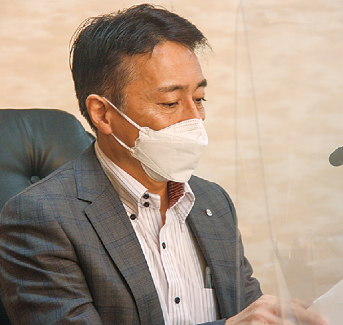 町長を辞する松本氏