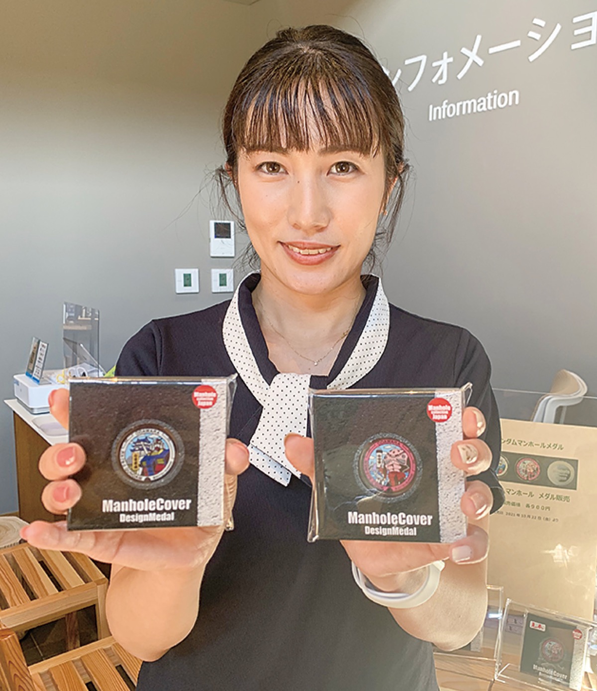 Gundam manhole cards and medals to promote Odawara city