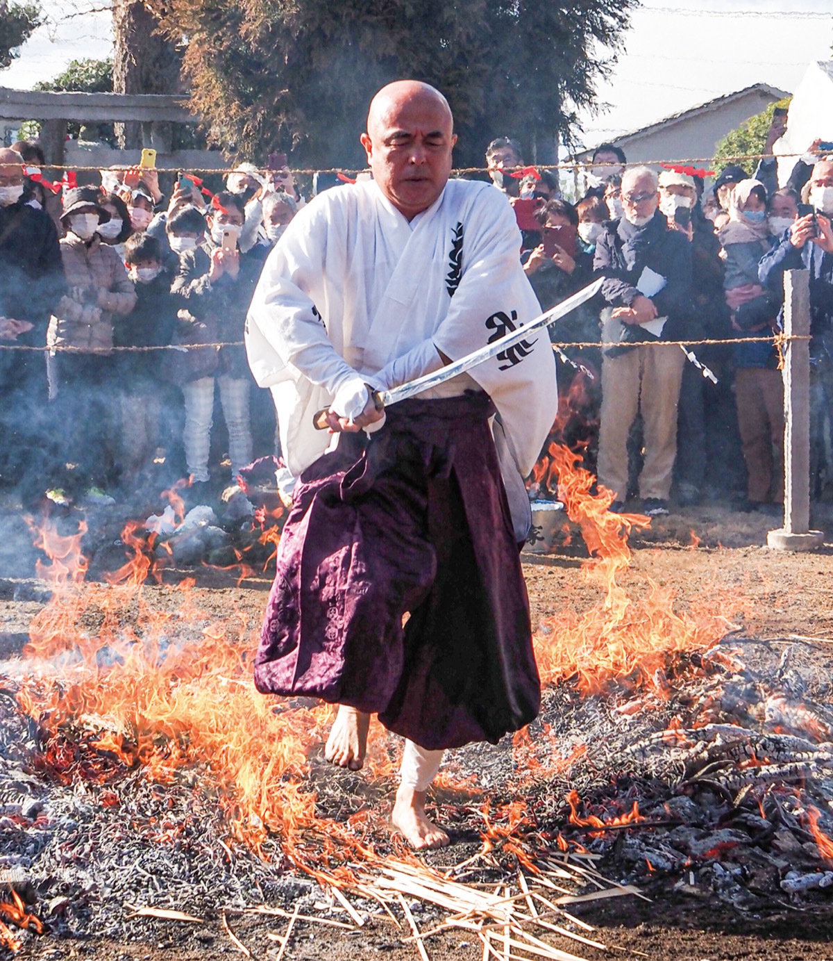 息を呑む 火渡り 満福寺に山伏が集結 | 小田原・箱根・湯河原・真鶴 | タウンニュース