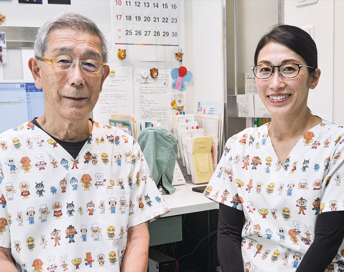 横田俊一郎院長(左)と次女の泰道麗菜さん