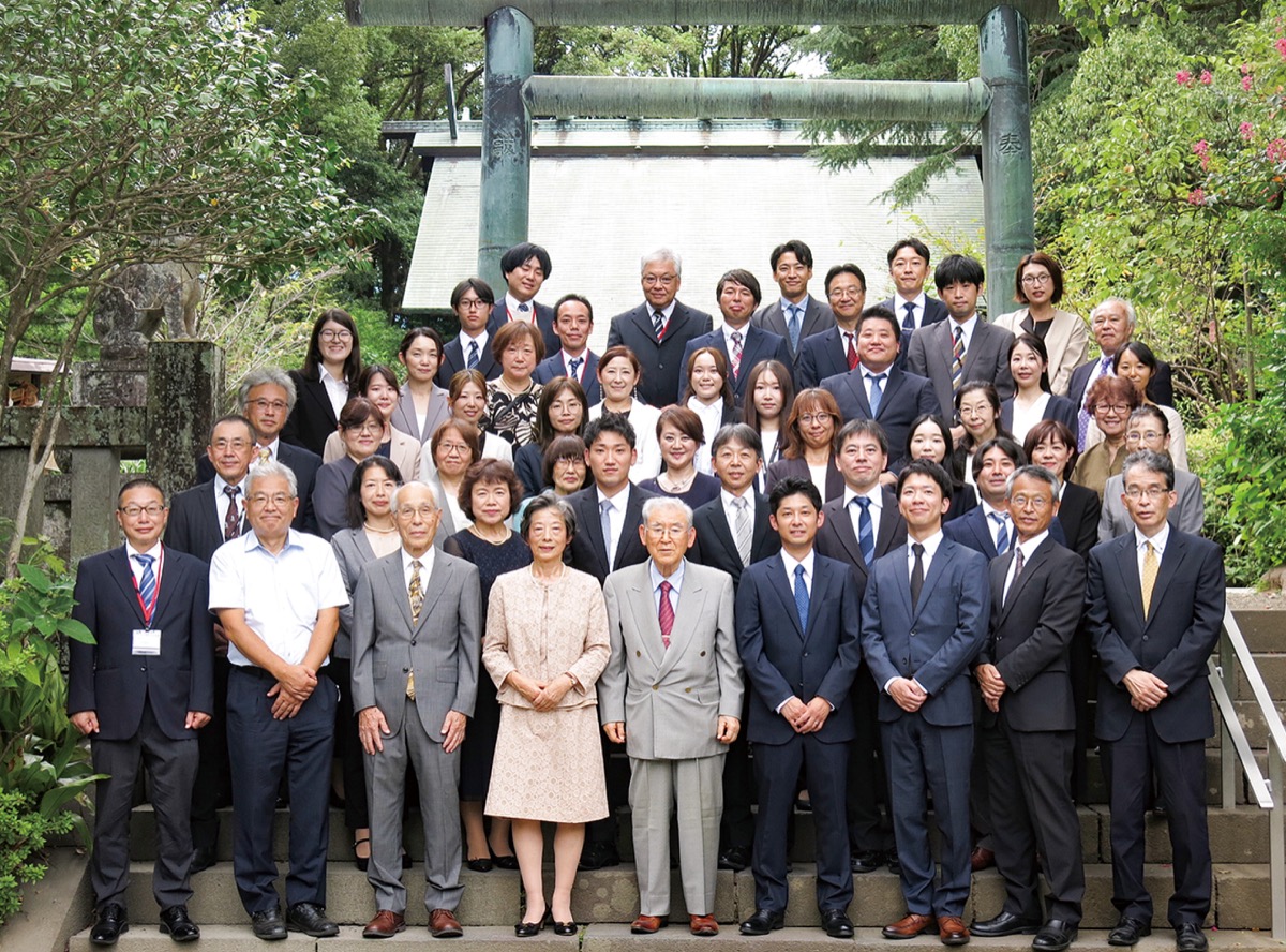 70周年式典でスタッフ一同(報徳二宮神社)