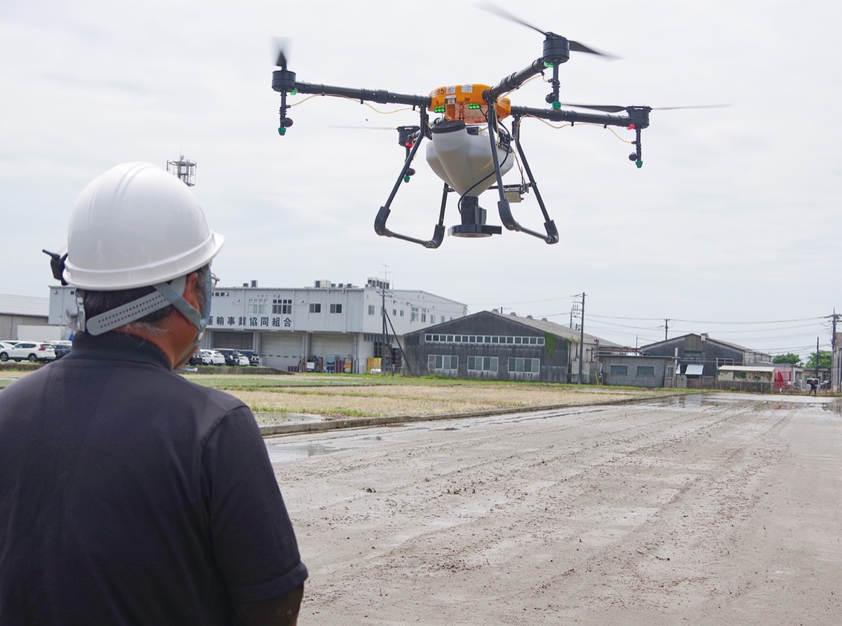 ドローンで圃場に直播