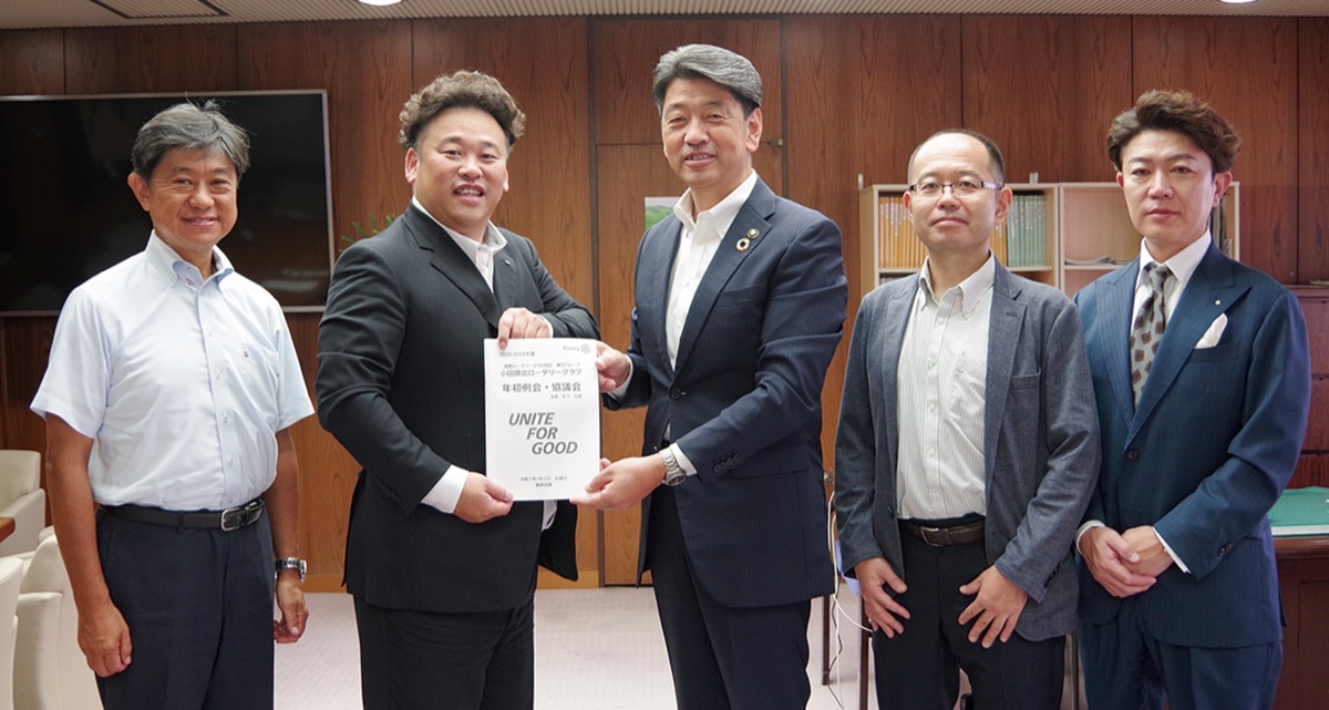 市長に今年度の活動報告