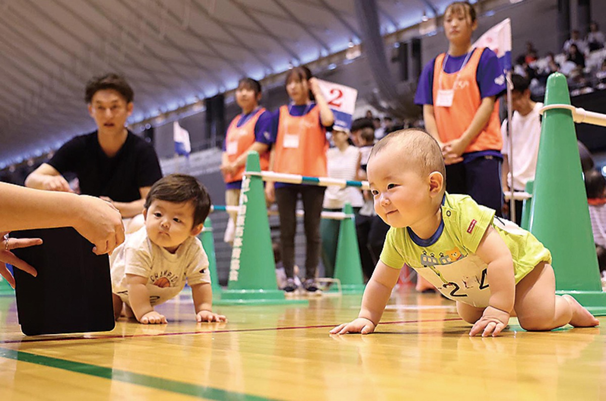 ハイハイ速いの誰かな？
