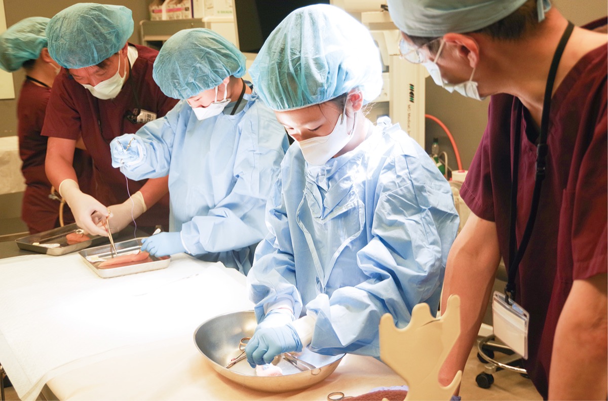 出産の現場小学生が体験